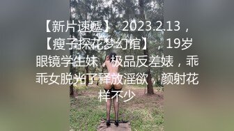 追了两月终于泡到了美女学妹，周末呆屋里让学妹帮忙打飞机，口爆射在了学妹香舌里，爽死啦！