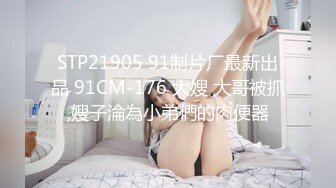 平头小青年貌似往大JJ上摸东西了搞了半天然后与翘臀女友各种体位大战抬起屁股插激情四射妹子阴毛性感