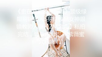  青岛理发店老板娘、巨鼎美乳，约老情人屋里头舌吻做爱，这逼真漂亮，乳房摇摇欲坠！