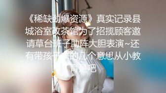 【新片速遞】 熟女妈妈 你弄死我了 先加藤手把阿姨的肥穴抠出水再操 阿姨看到大鸡吧笑的很开心