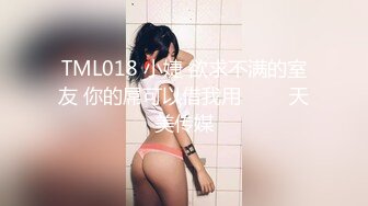 【新片速遞】 ????这美女也太牛了吧 当这么多人面撒尿，☝完全无视路人存在啊【130MB/MP4/01:25】