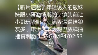 熟女齐逼连衣黑寡妇造型给胖哥吃鸡巴