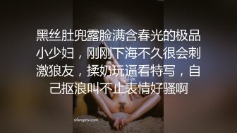 长发烈焰红唇新人美女，情趣装小短裙，掏出奶子揉捏晃动，翘起美臀掰穴，摆弄各种姿势，非常的诱人