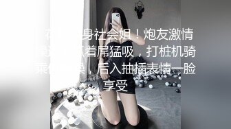  婴儿肥美妞大战头套男粉色超嫩肥穴，翘起美臀扭动，炮友拉着手后入