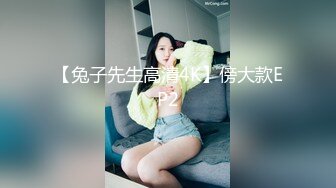 我是你们的骚妈和干儿子酒店激情啪啪，全程露脸口交大鸡巴让儿子舔逼叫的好骚，淫声荡语无套抽插老逼就败火