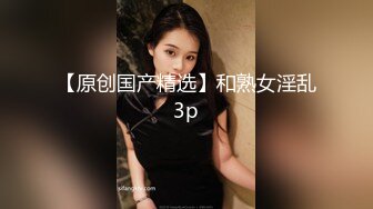 沙發爆操穿著艦娘海藍水手制服裝的美少女，胯下含屌後不停抽插到聽見她嫵媚呻吟…