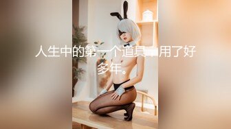 邪恶二人组下药迷翻公司的美女同事带回酒店各种姿势干