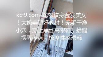  纯欲系极品小女人让大哥在镜头前玩弄，吃奶舔逼道具抽插样子好迷人