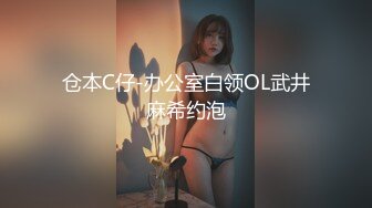 外射穿着红肚兜的漂亮女神，叫床一流！