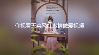 熟女大奶人妻 哥们叫来漂亮老相好在家啪啪 骚操作抱着冲刺自己手撸射精