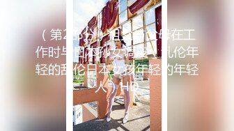 最新全镜偷窥丸子头清纯小美眉嘘嘘