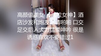 街边小饭店老板娘创业不易,後厨和老公啪啪,食品冰箱前蹲地撒尿