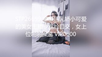 《母子乱伦》把老妈的睡裤连着内裤都退到了一半 随着老妈的润滑我直接顶了进去