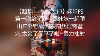 年纪轻轻就辍学俩小太妹和社会小哥KTV唱歌,喝点酒就上头了,沙发上边唱歌边後入啪啪