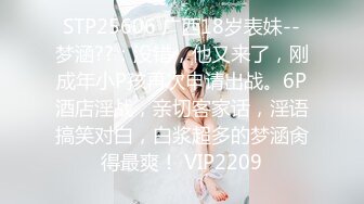 新人菜鸟驿站女老板【青子】每天用骚逼夹跳蛋上班，迎接顾客，时不时来点儿小刺激，好骚好浪！ (1)