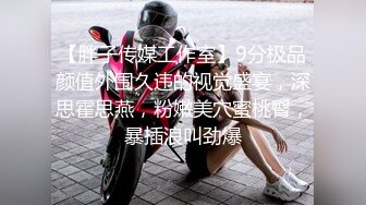 补习班女厕近距离偷窥来接孩子放学的年轻妈妈们