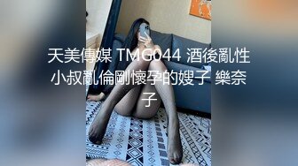 大哥的乖巧小女人，听话风骚玩的嗨，口交大鸡巴让小哥搂着屁股舔逼，从床上干到浴室再到沙发各种抽插真刺激