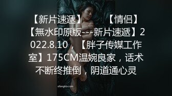 00后水灵灵短发小仙女，近距离把粉嫩肥美鲍鱼掰开展示，配合度高被干得高潮了