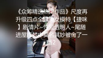 妹子偷偷拍下合租闺蜜洗香香