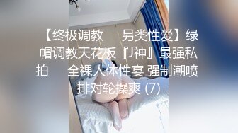 难得超粉美穴网红美女，今天炮友不在独秀，拨开内裤掰穴，无毛小穴嫩的出水