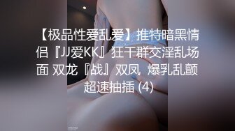 小夥好性福,左拥右抱两个00後清纯姐妹,排排躺下双飞,插几下就换个妹子,很会玩