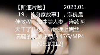 小夫妻很另类，卫生间马桶上开干，瘦瘦小哥哥