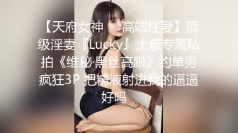 【新片速遞】  肉丝轻熟女 床上就是你的骚母狗 妈妈的骚逼深不深 骚话不停 骚逼猛抠 超大假鸡吧猛插 白浆四溢 