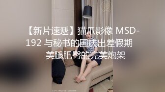 商场女厕近距离偷窥绿衣美女的多毛小黑鲍