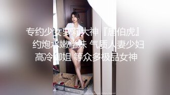 傲娇宝宝SM工作室，全程露脸跟人妖一起玩耍，淫声荡语灌肠抠弄菊花，让人妖拳交菊花吃奶舔逼压在身下爆草