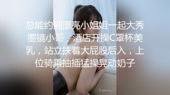 【一身红衣超美颜值女神】美腿高跟鞋极品，跪在地上特写，大屁股扭来扭去，掰开肥穴极度诱惑