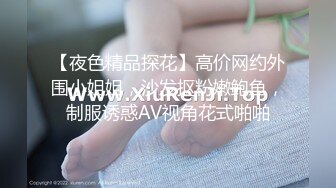 户外的站街女，大哥给多点钱，直接小公园口暴打飞机，射完还给舔干净！