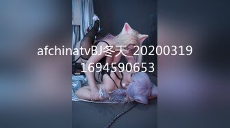 床上黑丝少妇的3P游戏 会玩的大哥连抠带草还有道具 骚逼给她玩肿了