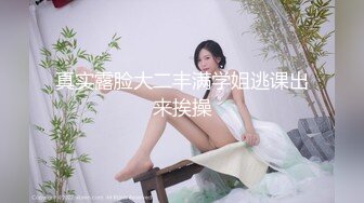 20岁的小女友自己刮毛