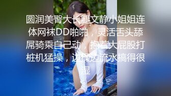 高颜值霸气纹身小女友跟她的小哥哥激情性爱给狼友看，全程露脸撸起鸡巴主动上位，让小哥压在身下爆草射肚子1