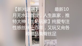 素颜美女在床上躺着时候被大汉撕开内裤