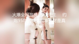 “淫荡对话超级搞笑”十个眼镜九个骚❤️白皙露脸骚女勇挑4位大汉4P淫乱现场，有肏的有撸的全部动起来