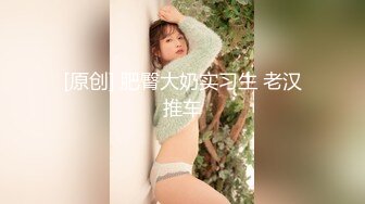 大奶美眉露天啪啪 吃一下 脱掉 巷子外面不停有人经过 就在路灯下操逼 实在牛逼