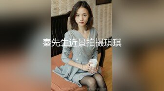 绝世粉笔，嫩妹两个假鸡吧把上下两洞全部塞满，自我陶醉白浆四溢