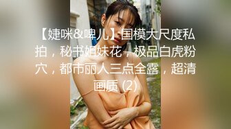 少妇的干女儿在客厅写作业，强势射到女人背上