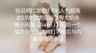 90后年轻情侣模仿优衣库事件在商场试衣间偷偷打炮,奶子坚挺,强忍着兴奋后插式干,外面有人等着试衣服,真刺激!