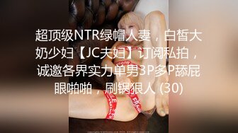 乖巧的无毛嫩逼小妹让小哥搂在怀里揉奶玩逼激情群P率先展示，口交大鸡巴压在身下边亲边草蹂躏，浪叫呻吟