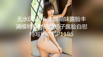 【新片速遞】 黑丝双女激情大秀开草表演，这娘们比男人草逼还猛呢，双头道具插入逼逼夹紧了猛插，多体位爆草浪叫呻吟不止