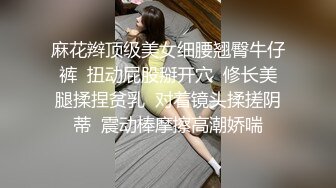  清纯良家少妇露脸被小哥调教的乖巧听话，交大鸡巴无毛骚穴让小哥各种抽插浪叫呻吟