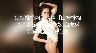 销魂少妇就爱大鸡巴全程露脸与大哥啪啪，给鸡巴舔硬了直接草，各种抽插小骚妇很主动口爆吞精，无毛逼就是骚