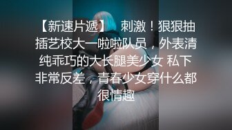 色魔摄影师忽悠身材丰满的女模特穿上黑丝拨开鲍鱼狂拍她的大肥B