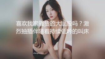 亲戚登门拜年 色表哥不顾房外众人擅闯闺房和骚浪表妹干B