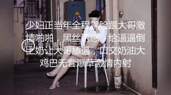  站操高跟白嫩大奶美女，床上后入还让美女嘴里叼着黄瓜，超级精彩！