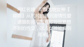 带粉丝给上门的妹子加钱说服她一块玩3P