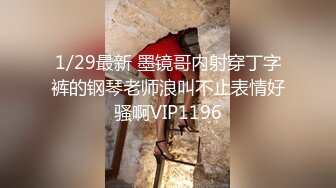  极品御姐小语，性感开档牛仔丝袜，看着欲望满满，无套一滑就进去了