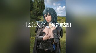 小美女被情人带到新租的公寓后在厨房扒光衣服抱在台子上操-